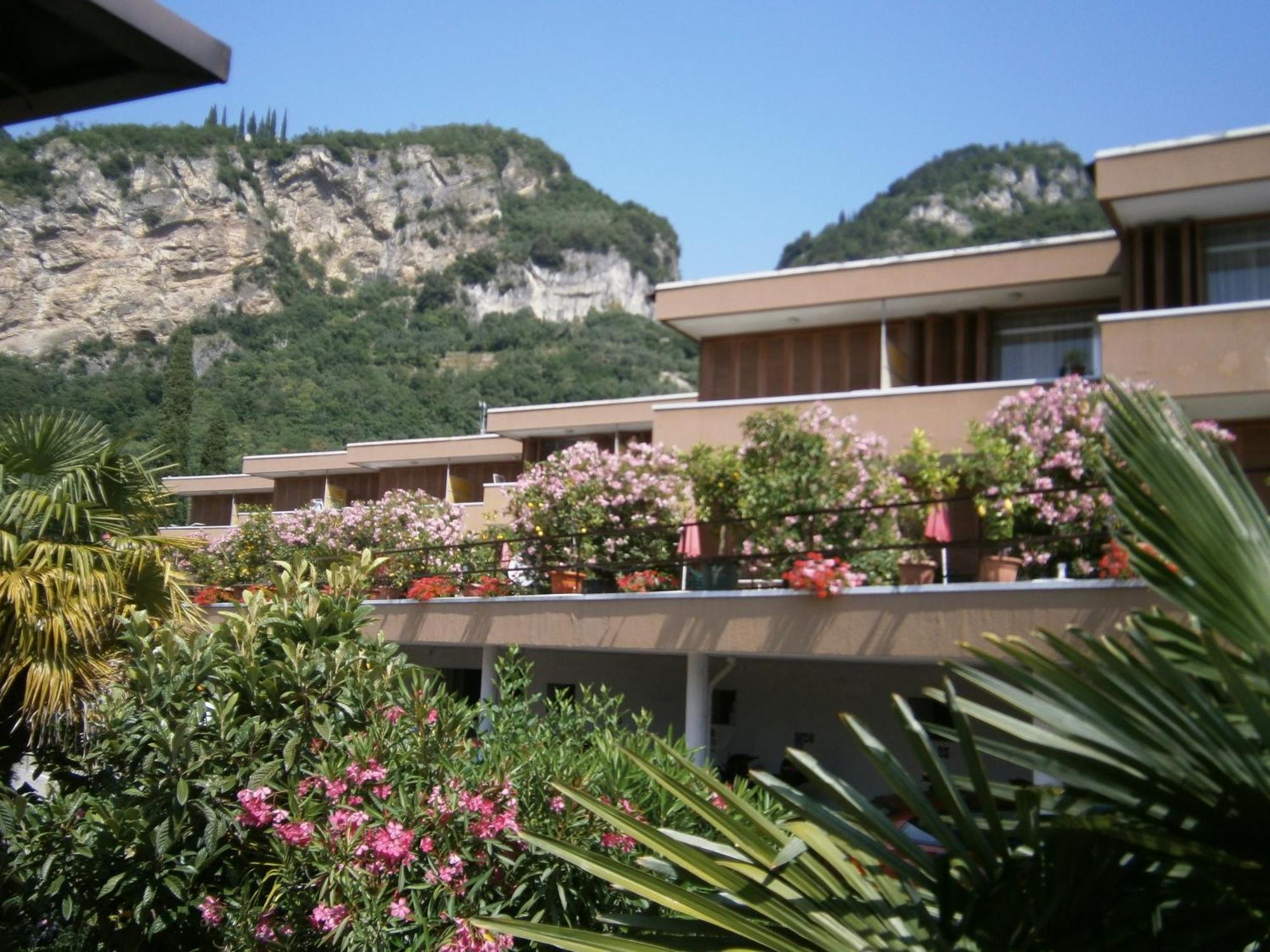 Residence Cascata Varone Рива-дель-Гарда Экстерьер фото